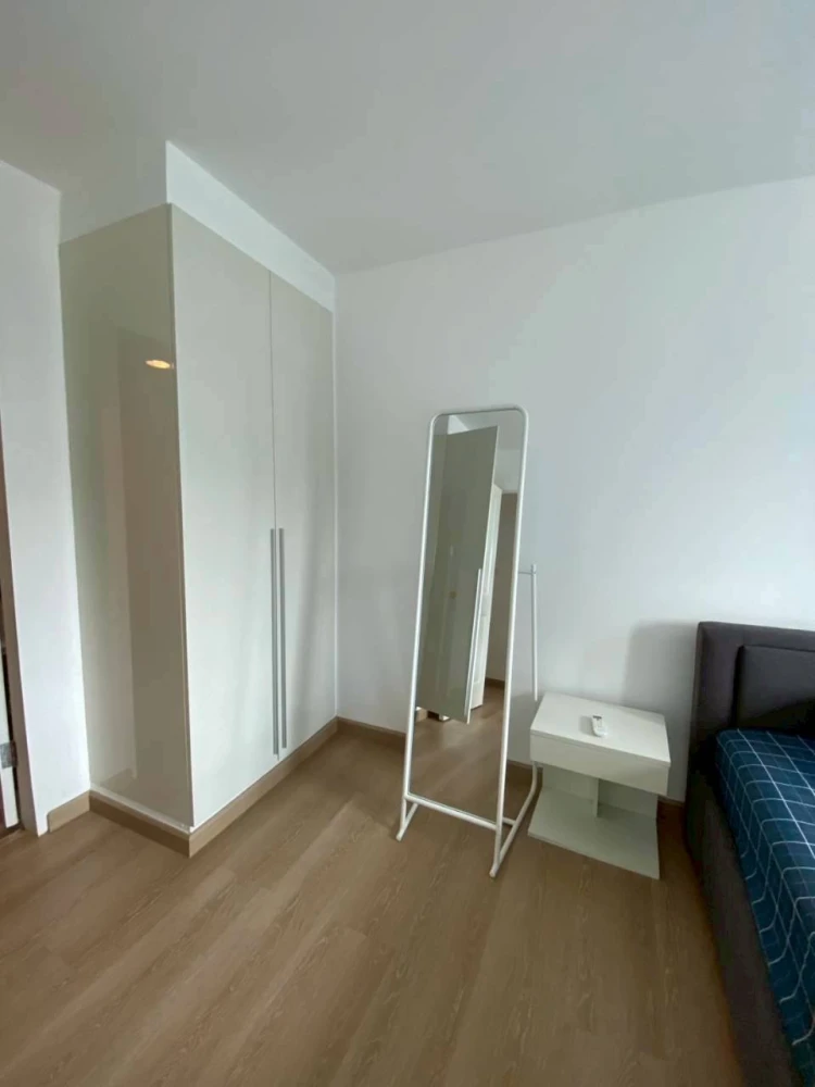 Belle Grand Rama 9 for rent. Very high floor (25th floor), largest unit available. Book now, don't hesitate!