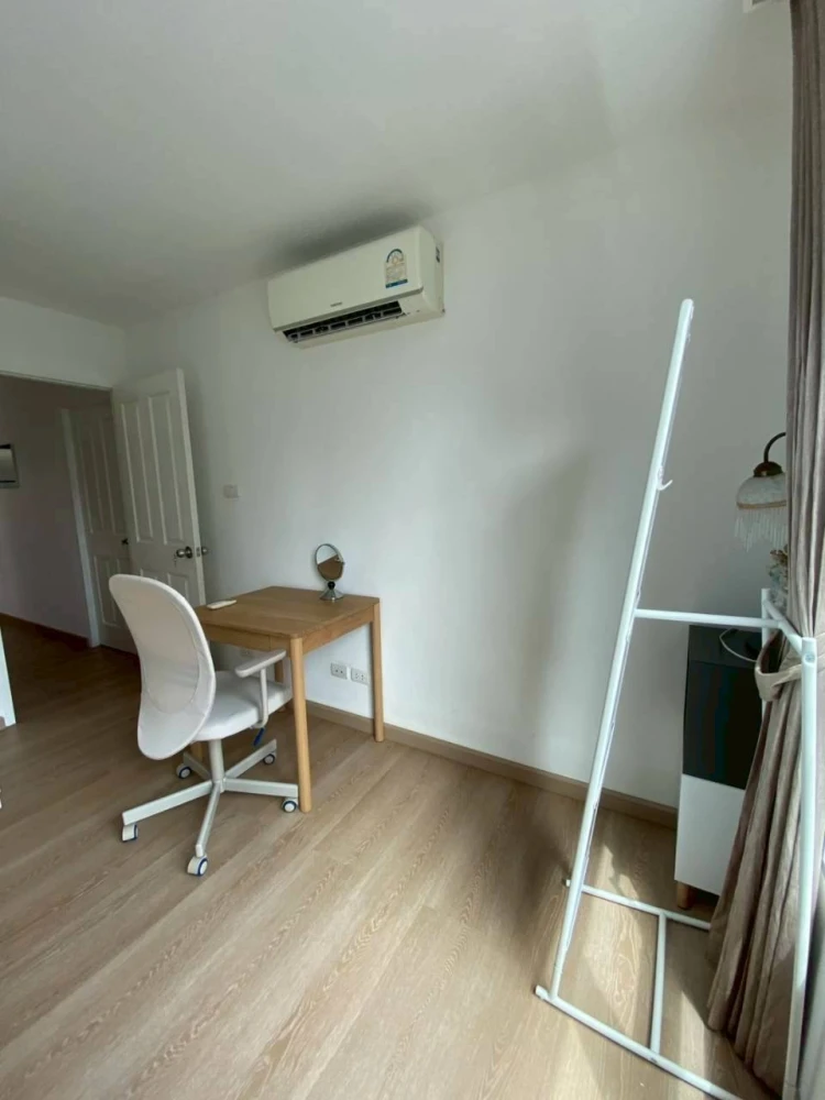 Belle Grand Rama 9 for rent. Very high floor (25th floor), largest unit available. Book now, don't hesitate!