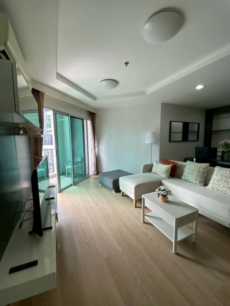 Belle Grand Rama 9 for rent. Very high floor (25th floor), largest unit available. Book now, don't hesitate!