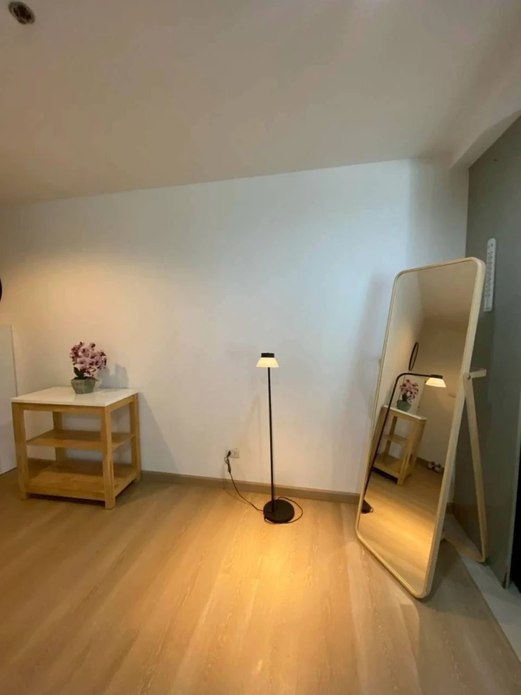 Belle Grand Rama 9 for rent. Very high floor (25th floor), largest unit available. Book now, don't hesitate!