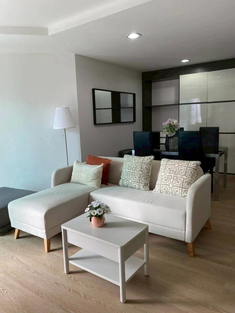 Belle Grand Rama 9 for rent. Very high floor (25th floor), largest unit available. Book now, don't hesitate!