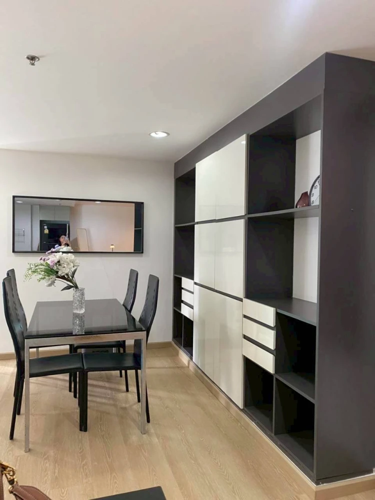 Belle Grand Rama 9 for rent. Very high floor (25th floor), largest unit available. Book now, don't hesitate!