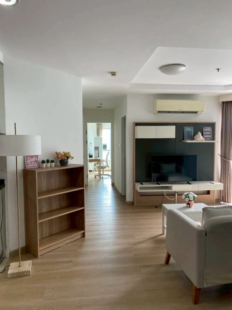 Belle Grand Rama 9 for rent. Very high floor (25th floor), largest unit available. Book now, don't hesitate!