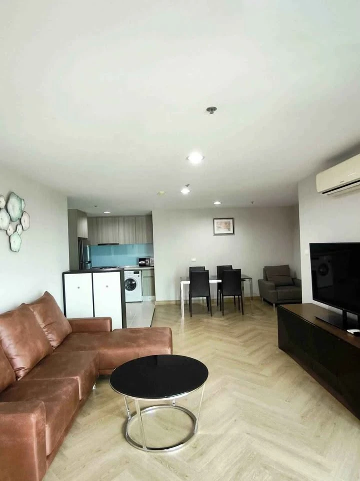 For rent: Belle Grand Rama 9, very high floor unit with view of Government Savings Bank, 2 bedrooms. Don't miss out!