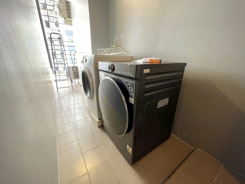 For rent: Belle Grand Rama 9, 2 bedrooms, 2 bathrooms, spacious living area, fully furnished. Book now!