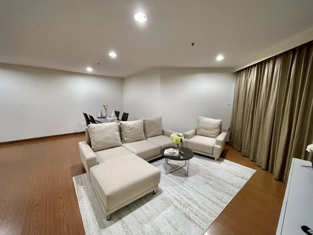 For rent: Belle Grand Rama 9, 2 bedrooms, 2 bathrooms, spacious living area, fully furnished. Book now!