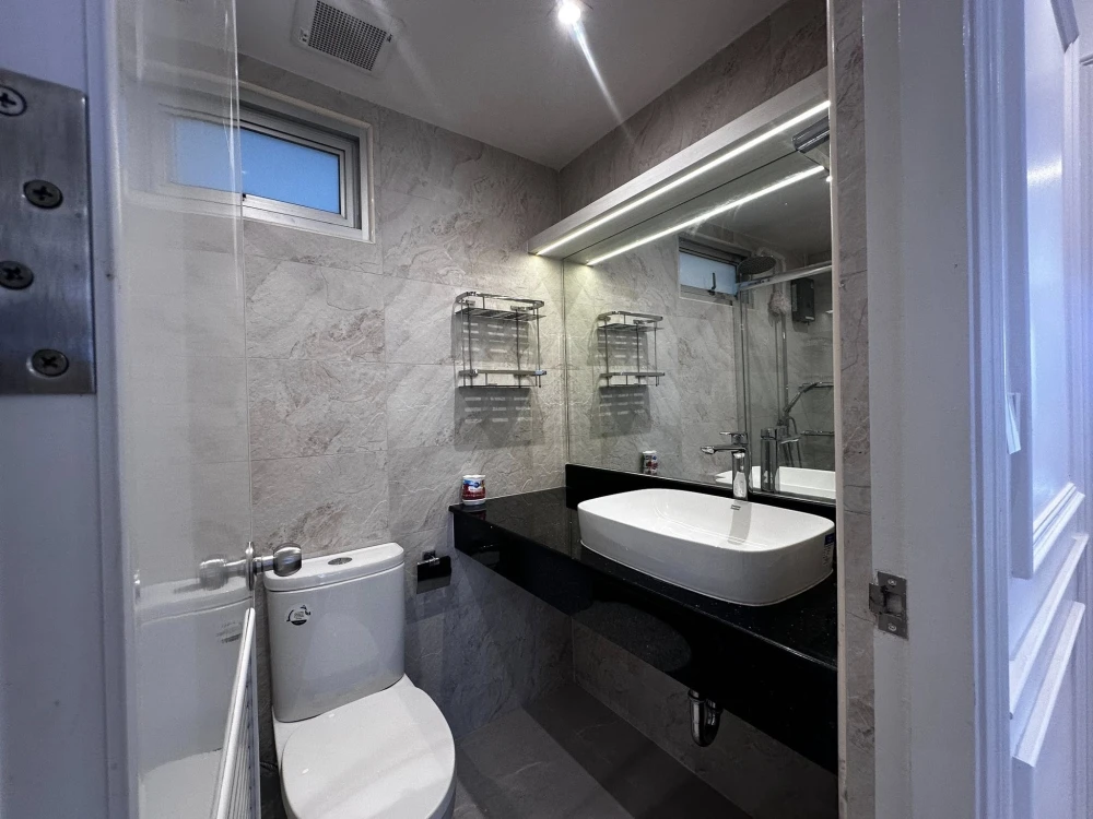 Belle Park Residence for rent. Beautifully decorated unit with a stunning color scheme. Spacious living area and complete amenities. Don't miss out!