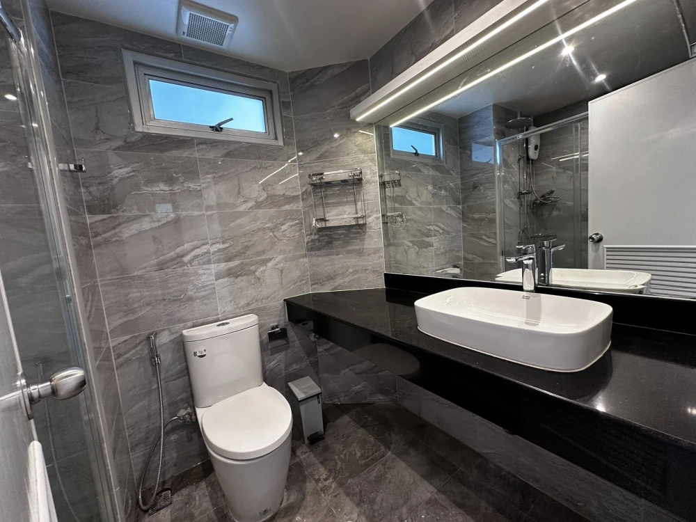 Belle Park Residence for rent. Beautifully decorated unit with a stunning color scheme. Spacious living area and complete amenities. Don't miss out!
