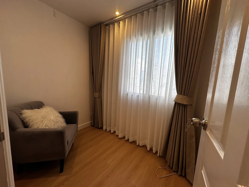 Belle Park Residence for rent. Beautifully decorated unit with a stunning color scheme. Spacious living area and complete amenities. Don't miss out!