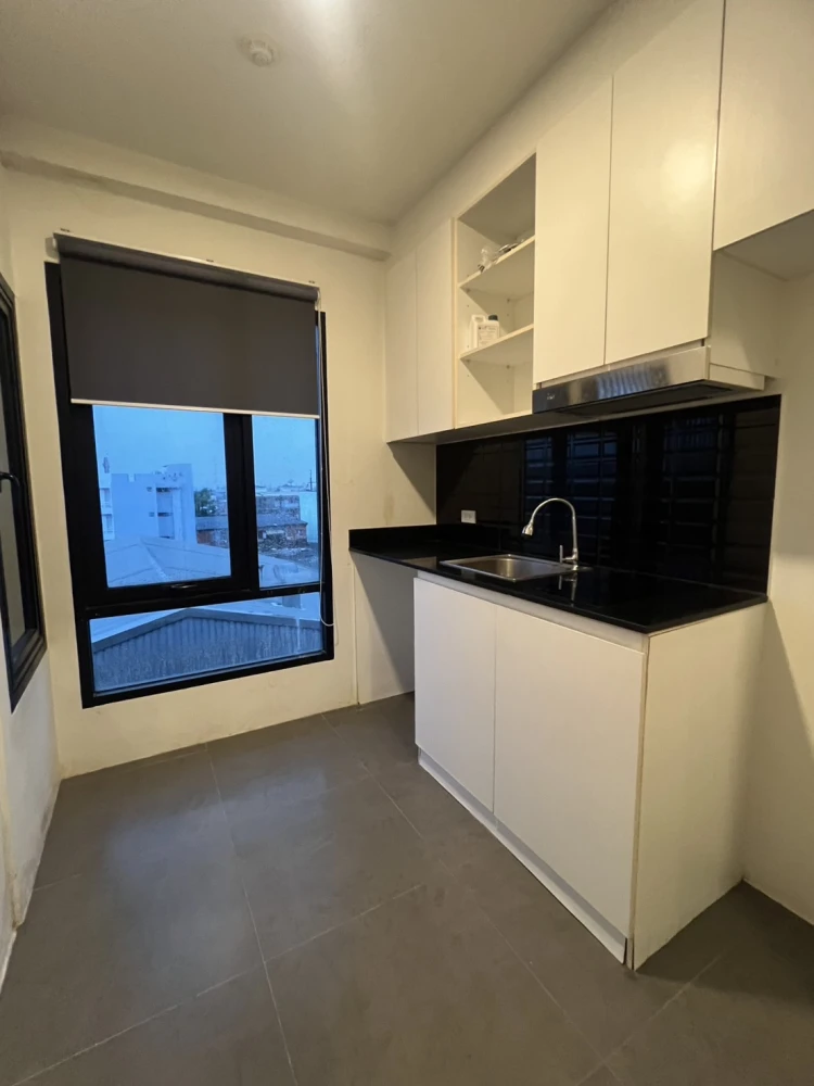 For rent: Bleisure Charan 96/1, 6th floor, fully furnished room, ready to move in. Interested? Hurry and book now! Urgent!
