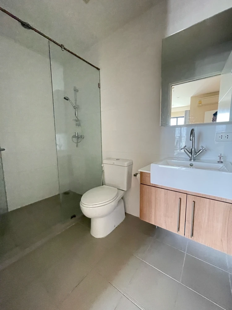 For rent: Blocs 77, comfortable and fully furnished rooms. Book now!
