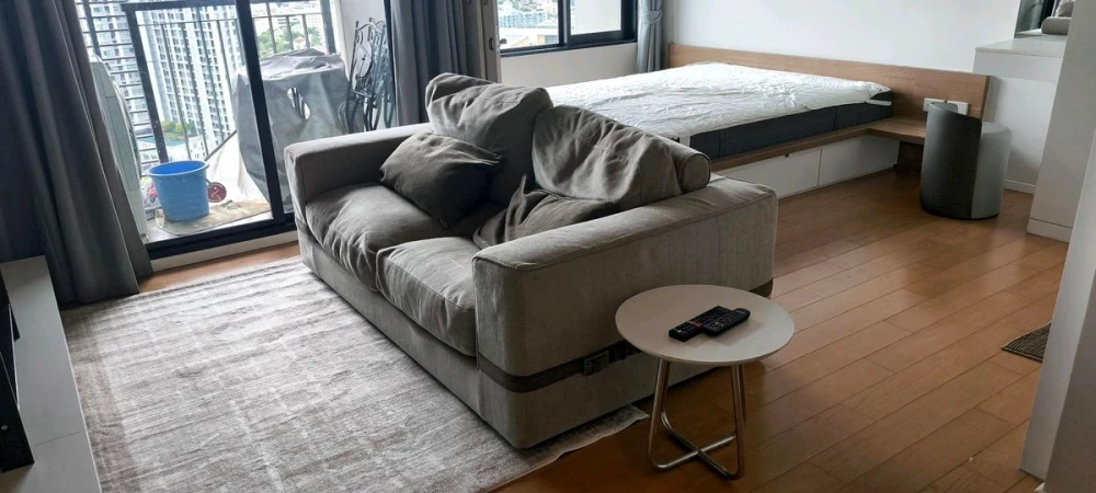 Blocs 77, a lovely room for rent, fully furnished and equipped with appliances. Reserve now!