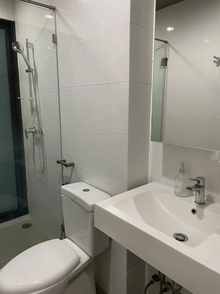 For rent: Blocs 77, high floor room (27th floor), beautiful city view, fully furnished, very worth booking.