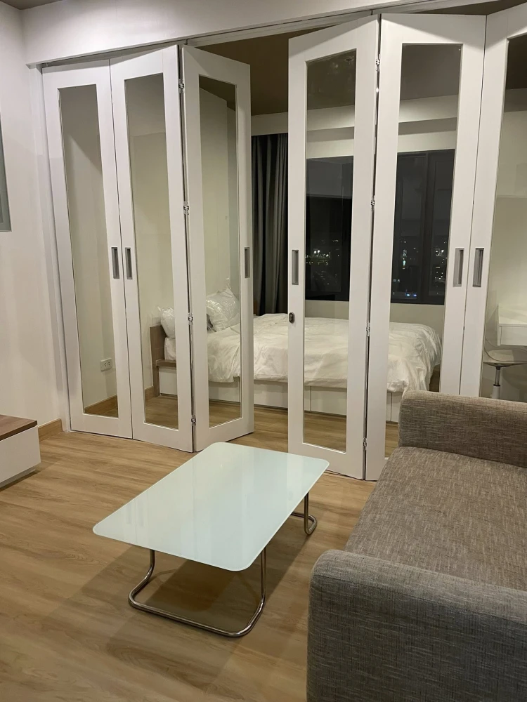 For rent: Blocs 77, high floor room (27th floor), beautiful city view, fully furnished, very worth booking.