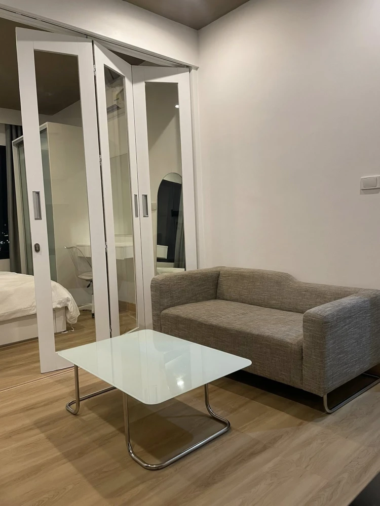 For rent: Blocs 77, high floor room (27th floor), beautiful city view, fully furnished, very worth booking.