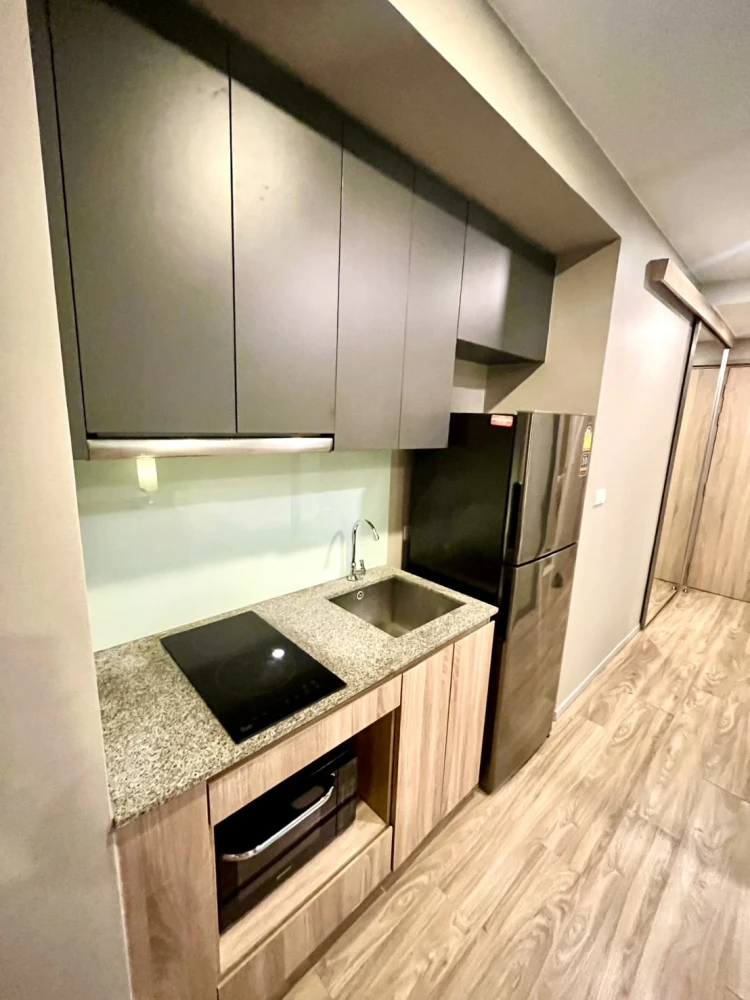 Blossom Condo @ Sathorn-Charoenrat for rent, 3rd floor, fully furnished, very livable. Book now!