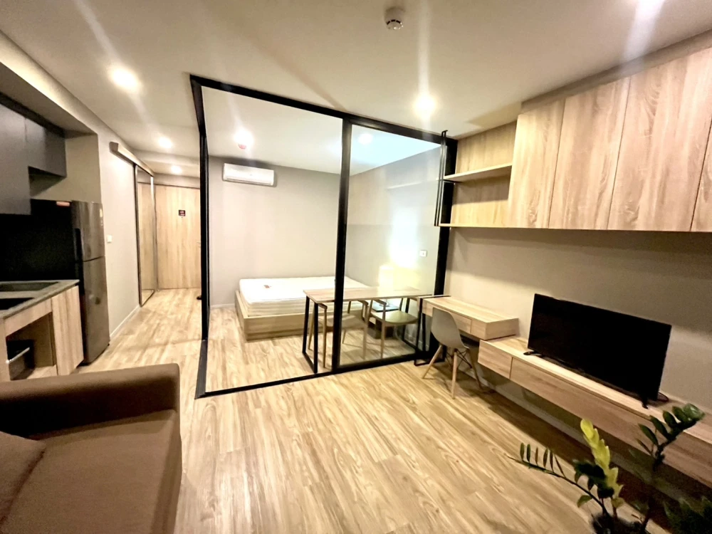 Blossom Condo @ Sathorn-Charoenrat for rent, 3rd floor, fully furnished, very livable. Book now!