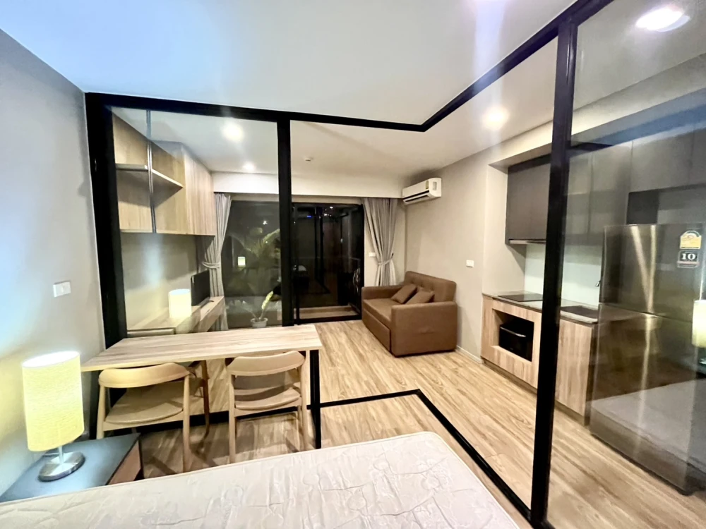 Blossom Condo @ Sathorn-Charoenrat for rent, 3rd floor, fully furnished, very livable. Book now!