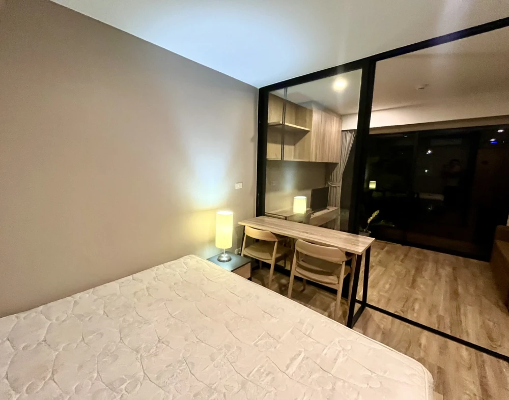 Blossom Condo @ Sathorn-Charoenrat for rent, 3rd floor, fully furnished, very livable. Book now!