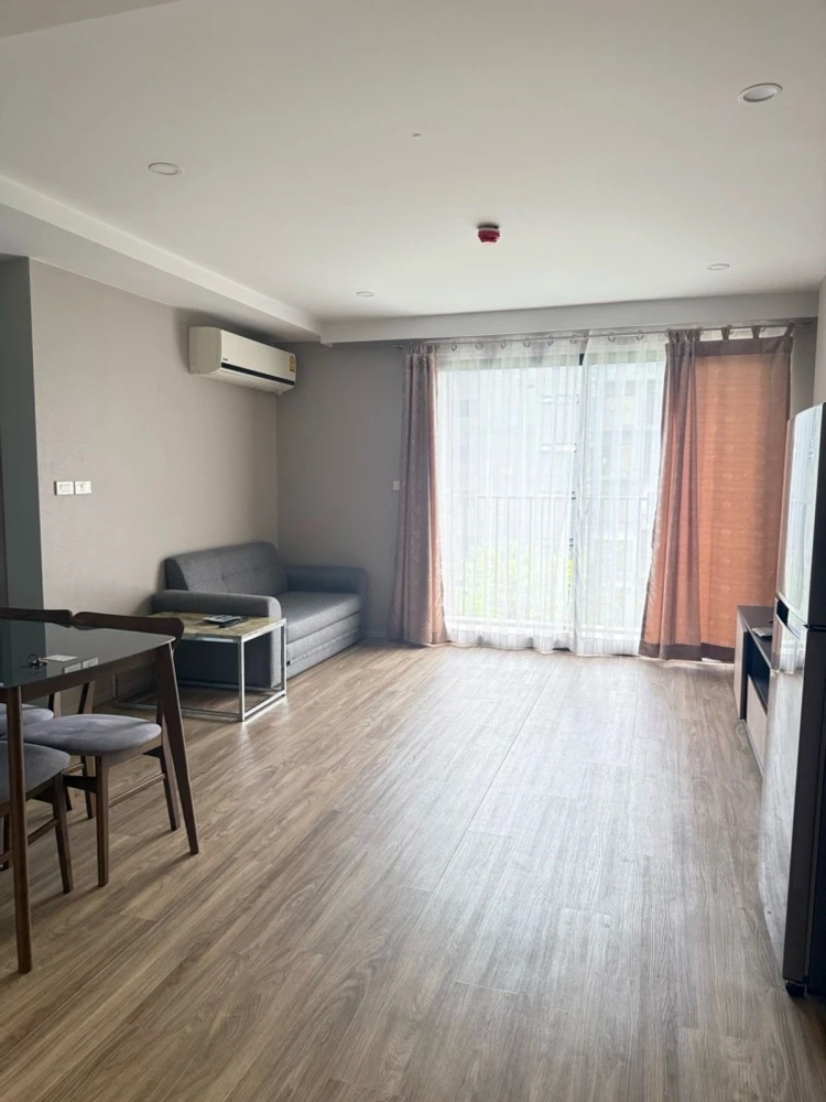 Blossom Condo @ Sathorn-Charoenrat for rent, 5th floor, pool view, fully furnished. Book now!
