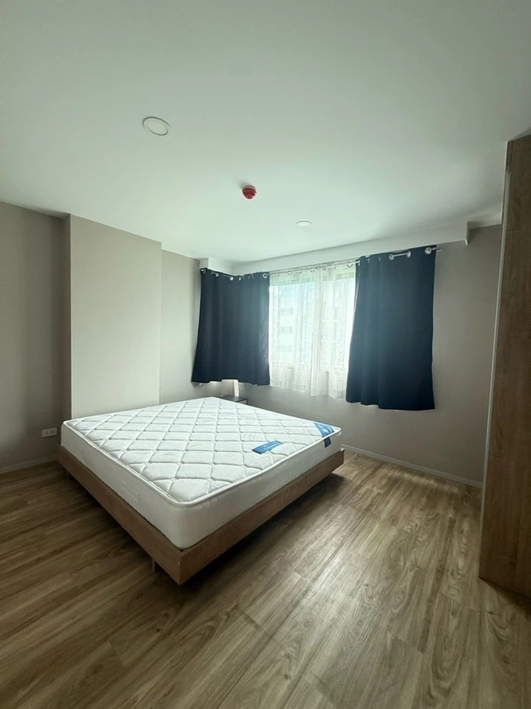 Blossom Condo @ Sathorn-Charoenrat for rent, 5th floor, pool view, fully furnished. Book now!