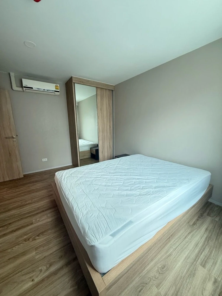 Blossom Condo @ Sathorn-Charoenrat for rent, 5th floor, pool view, fully furnished. Book now!