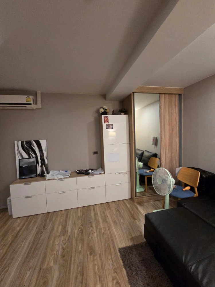 Blossom Condo @ Sathorn-Charoenrat for rent, 7th floor, corner unit, fully furnished. Book now!