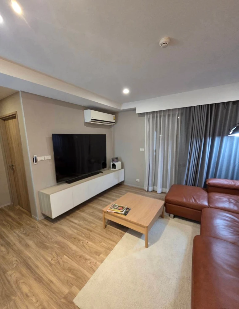 Blossom Condo @ Sathorn-Charoenrat for rent, 7th floor, corner unit, fully furnished. Book now!