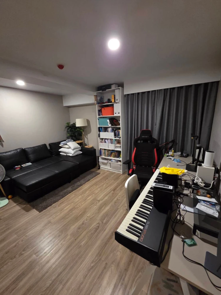 Blossom Condo @ Sathorn-Charoenrat for rent, 7th floor, corner unit, fully furnished. Book now!