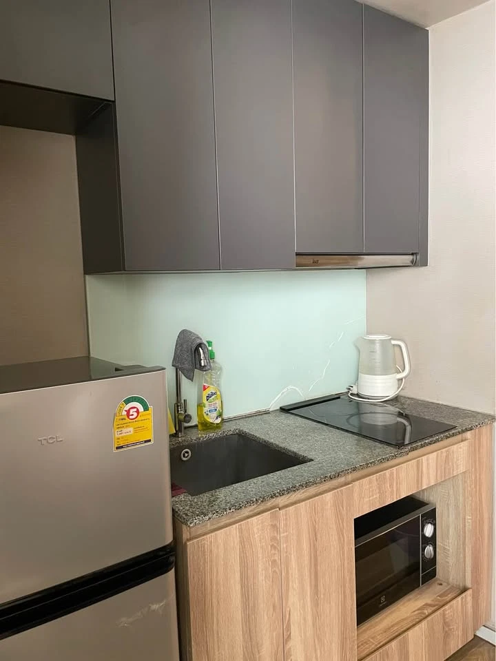 ให้เช่า Blossom Condo @ Sathorn-Charoenrat ห้องพร้อมอยู่ เฟอร์พร้อม จองเลย