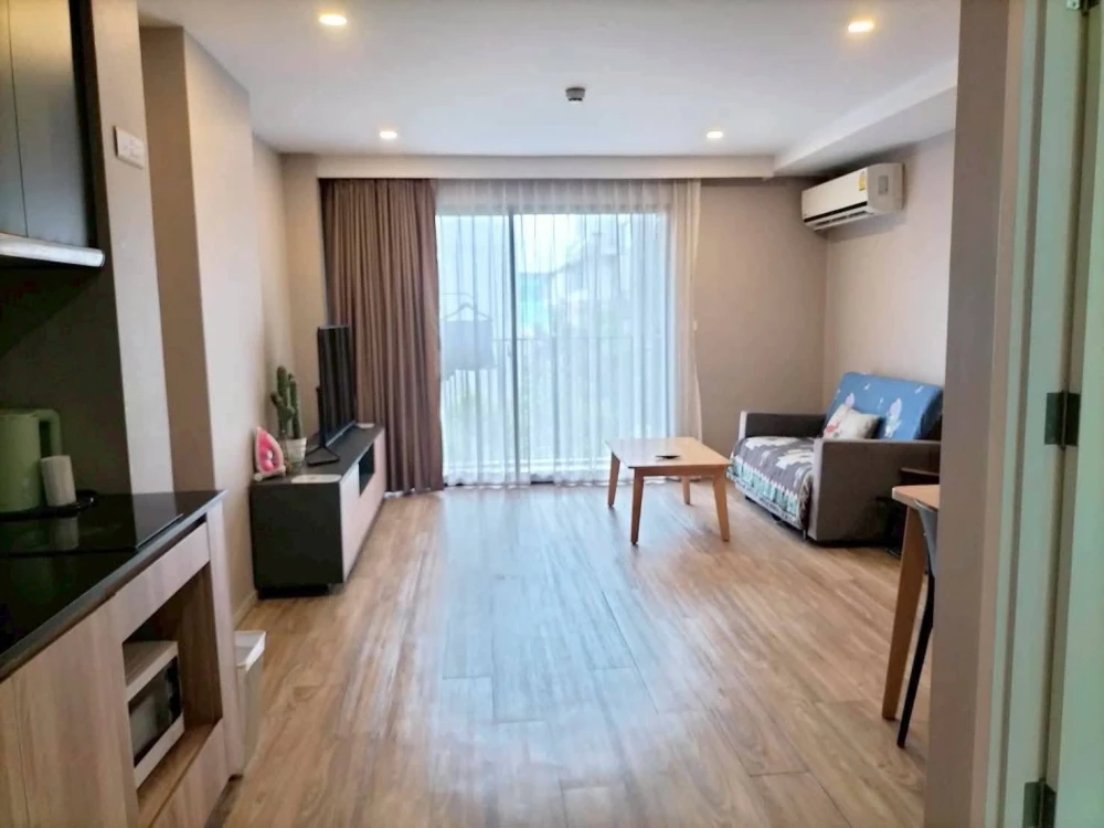 Blossom Condo @ Sathorn-Charoenrat for rent. Ready to move in, fully furnished. Spacious room. Book now!