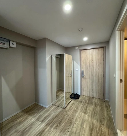 Blossom Condo @ Sathorn-Charoenrat for rent. Fully furnished and ready to move in. Book now!