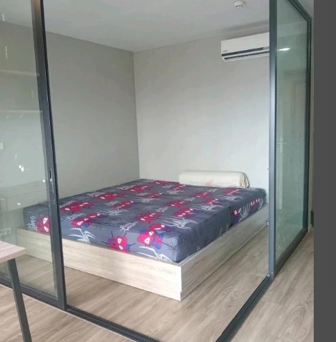 Blossom Condo @ Sathorn-Charoenrat for rent. Fully furnished and ready to move in. Book now! (Quickly!)
