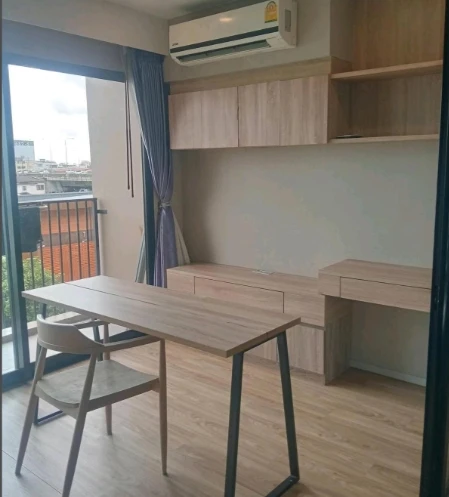 Blossom Condo @ Sathorn-Charoenrat for rent. Fully furnished and ready to move in. Book now! (Quickly!)