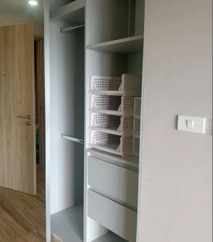 Blossom Condo @ Sathorn-Charoenrat for rent. Fully furnished and ready to move in. Book now! (Quickly!)