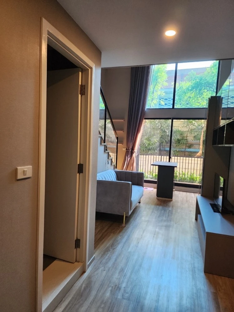 Blossom Condo @ Sathorn-Charoenrat for rent. Fully furnished and ready to move in. Book now!