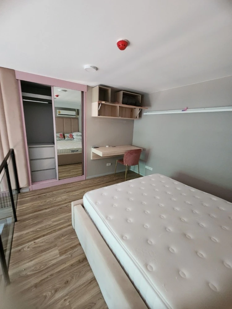 Blossom Condo @ Sathorn-Charoenrat for rent. Fully furnished and ready to move in. Book now!