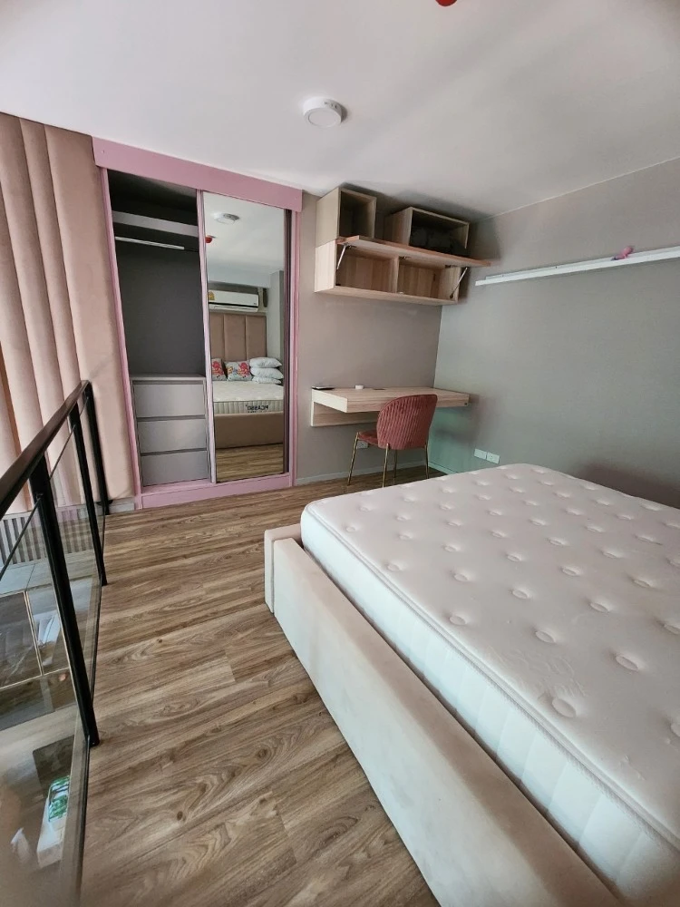 Blossom Condo @ Sathorn-Charoenrat for rent. Fully furnished and ready to move in. Book now!