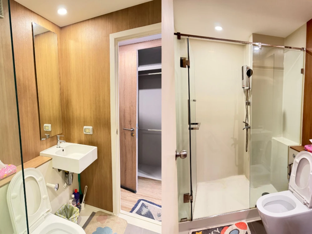 Blossom Condo @ Sathorn-CharoenRat, Building D, 2nd floor, fully furnished for rent. Don't miss out!