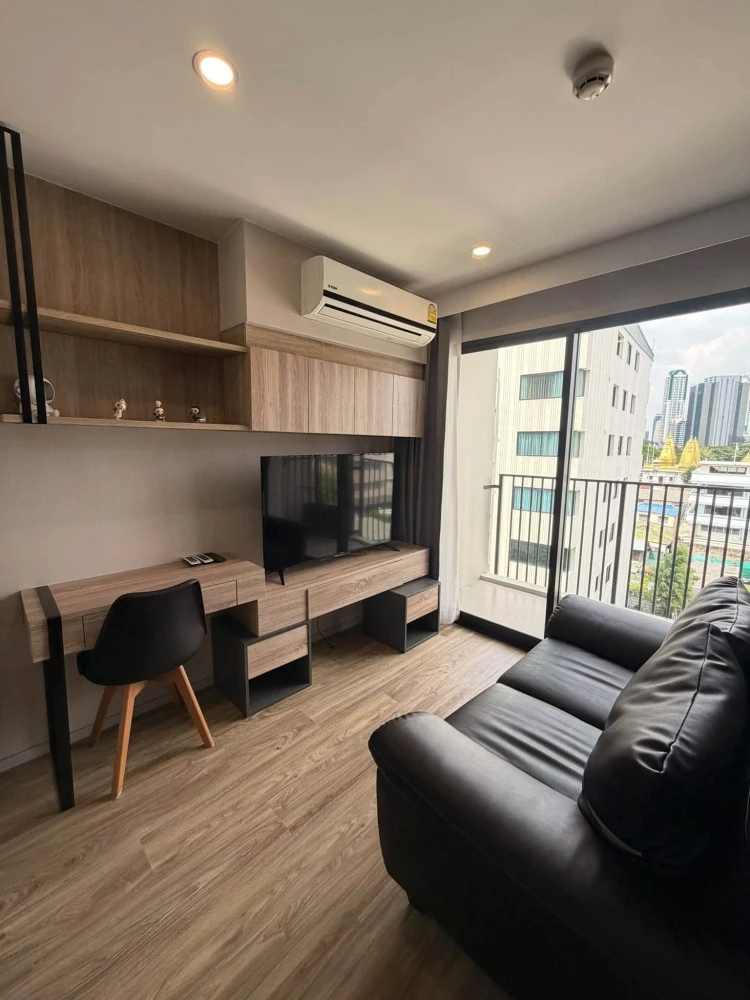 For rent: Blossom Condo @ Sathorn–Charoenrat. Features a separate living area and a balcony. Equipped with a premium-grade mattress that offers excell