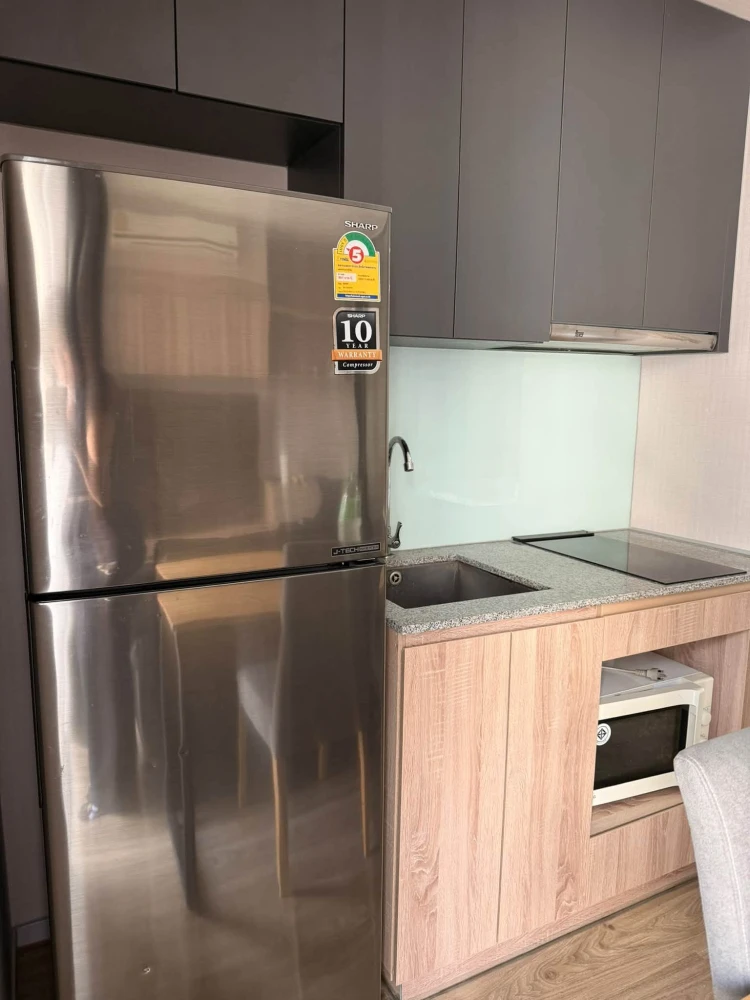 For rent: Blossom Condo @ Sathorn–Charoenrat. Features a separate living area and a balcony. Equipped with a premium-grade mattress that offers excell