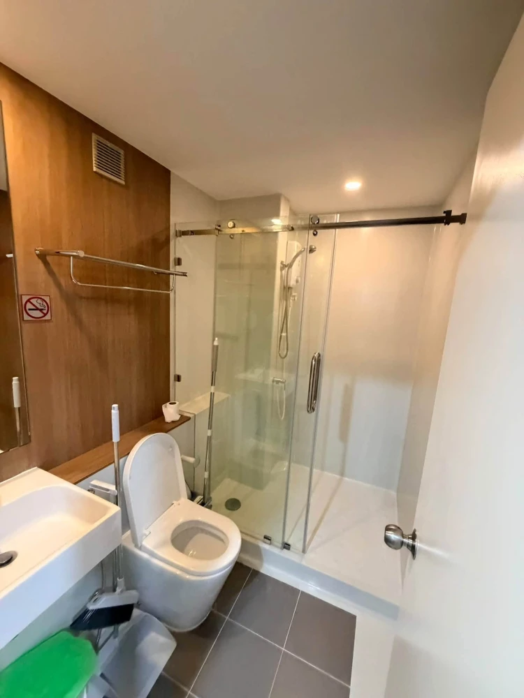 For rent: Blossom Condo @ Sathorn–Charoenrat. Features a separate living area and a balcony. Equipped with a premium-grade mattress that offers excell