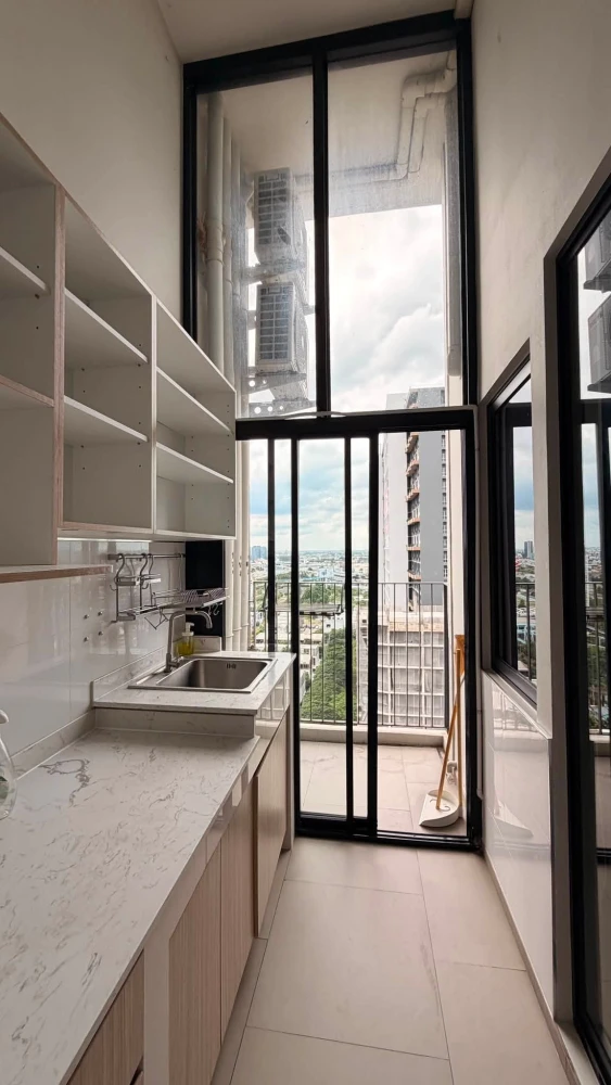 For rent: Blossom Condo @Fashion, beautiful room, 17th floor, Wonder World view, not hot room, beautiful light, beautiful photos, must book.