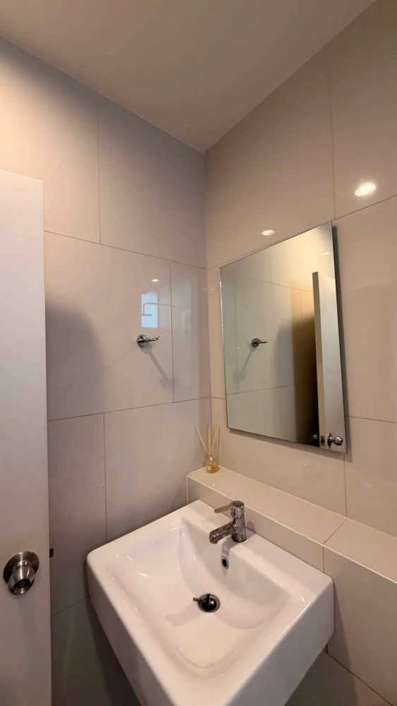 For rent: Blossom Condo @Fashion, beautiful room, 17th floor, Wonder World view, not hot room, beautiful light, beautiful photos, must book.