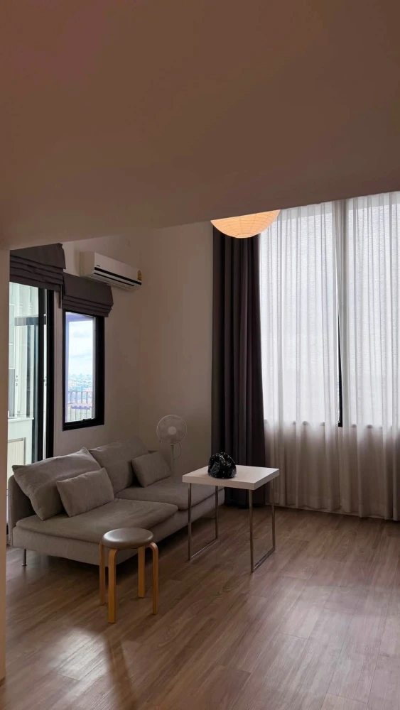 For rent: Blossom Condo @Fashion, beautiful room, 17th floor, Wonder World view, not hot room, beautiful light, beautiful photos, must book.