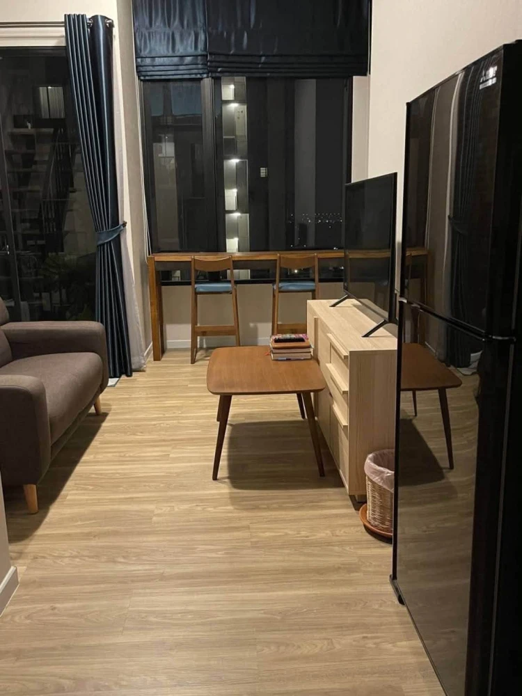 For rent: Blossom @Fashion, 2-story condo, home style, high ceilings, only one in the Ramintra area, corner room, extra large windows. Get an open vie