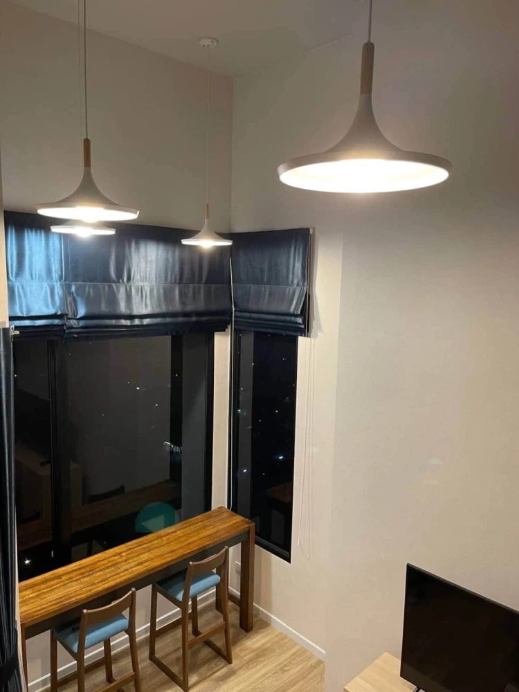 For rent: Blossom @Fashion, 2-story condo, home style, high ceilings, only one in the Ramintra area, corner room, extra large windows. Get an open vie