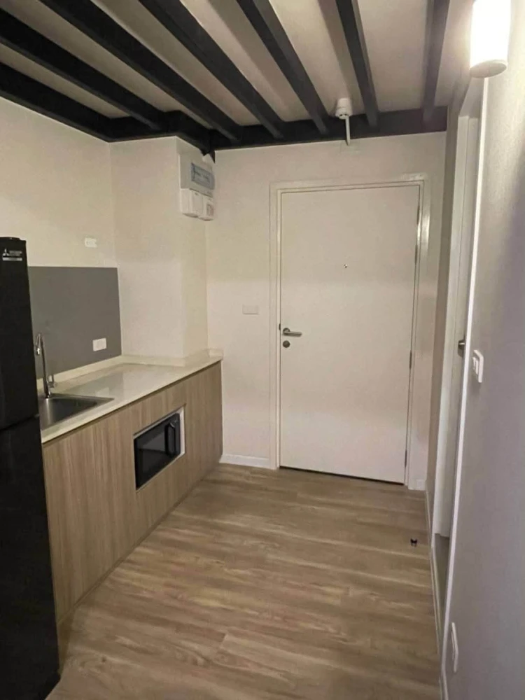 For rent: Blossom @Fashion, 2-story condo, home style, high ceilings, only one in the Ramintra area, corner room, extra large windows. Get an open vie