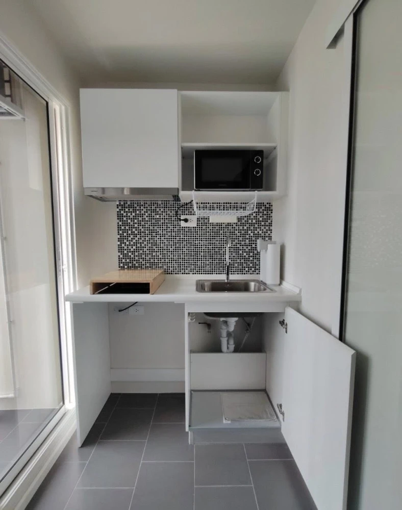 Blue Phahonyothin 35, 5th floor, fully furnished unit for rent. Book now!
