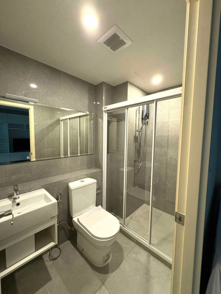 Blue Phahonyothin 35, 5th floor, fully furnished unit for rent. Book now!